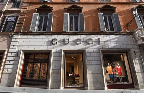 malta gucci shopping store.